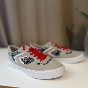 Airwalk Mens Skate Shoes Grey Suede Low Top Graphic Print Sneakers Red Laces